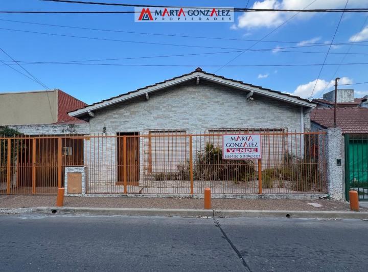 Casa · 200m² · 4 Ambientes · 2 Cocheras