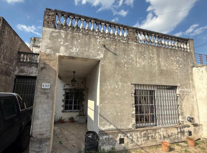 Casa · 215m² · 4 Ambientes · 1 Cochera