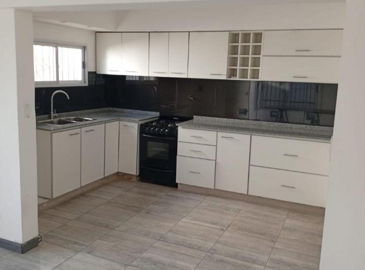 Casa · 221m² · 6 Ambientes · 4 Cocheras
