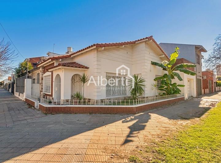 Casa · 140m² · 3 Ambientes · 1 Cochera