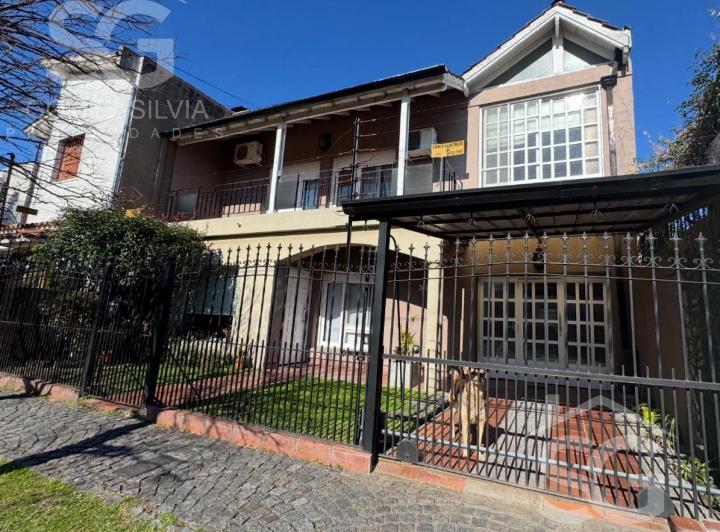 Casa · 290m² · 5 Ambientes · 2 Cocheras