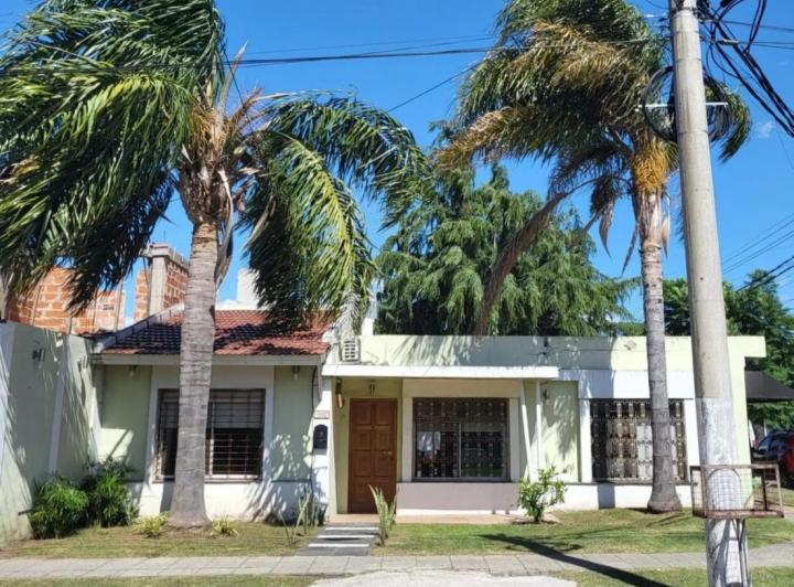 Casa · 248m² · 4 Ambientes · 3 Cocheras