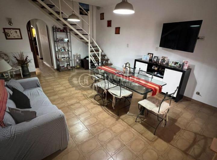 Casa · 130m² · 4 Ambientes · 1 Cochera