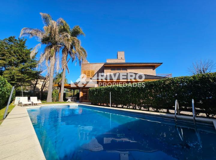 Casa · 273m² · 7 Ambientes · 6 Cocheras