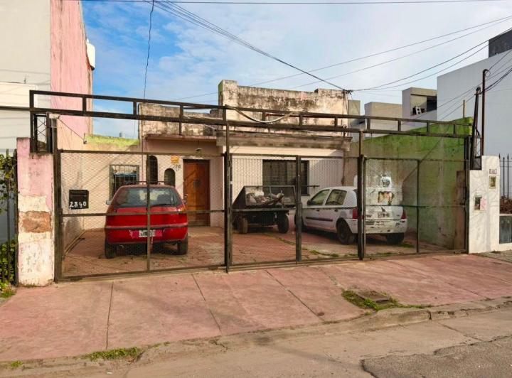 Casa · 160m² · 5 Ambientes · 2 Cocheras