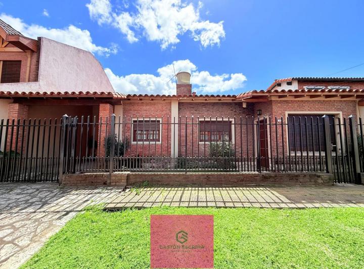 Casa · 130m² · 4 Ambientes · 1 Cochera