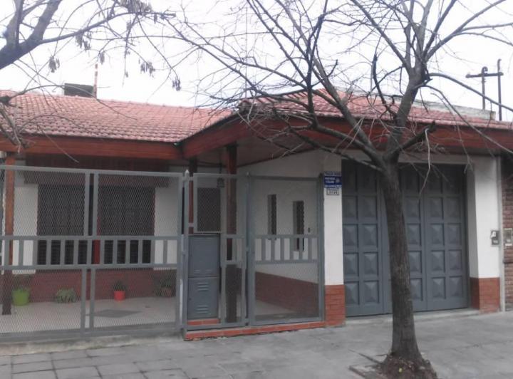 Casa · 250m² · 8 Ambientes · 2 Cocheras