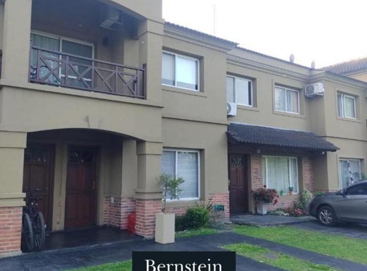 Casa · 142m² · 4 Ambientes · 1 Cochera