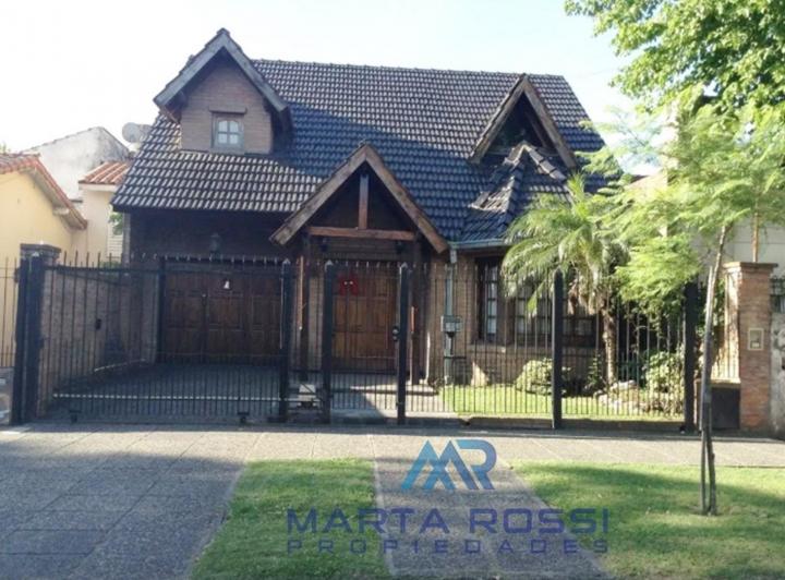 Casa · 180m² · 4 Ambientes · 2 Cocheras