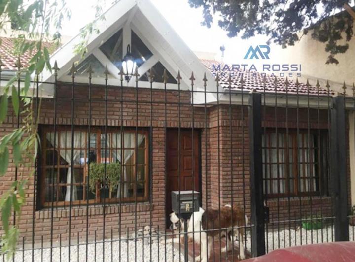 Casa · 130m² · 5 Ambientes · 2 Cocheras