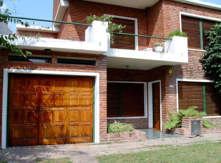 Casa · 250m² · 6 Ambientes · 1 Cochera
