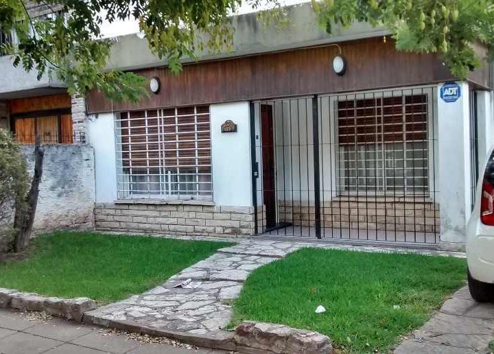 Casa · 70m² · 3 Ambientes · 1 Cochera