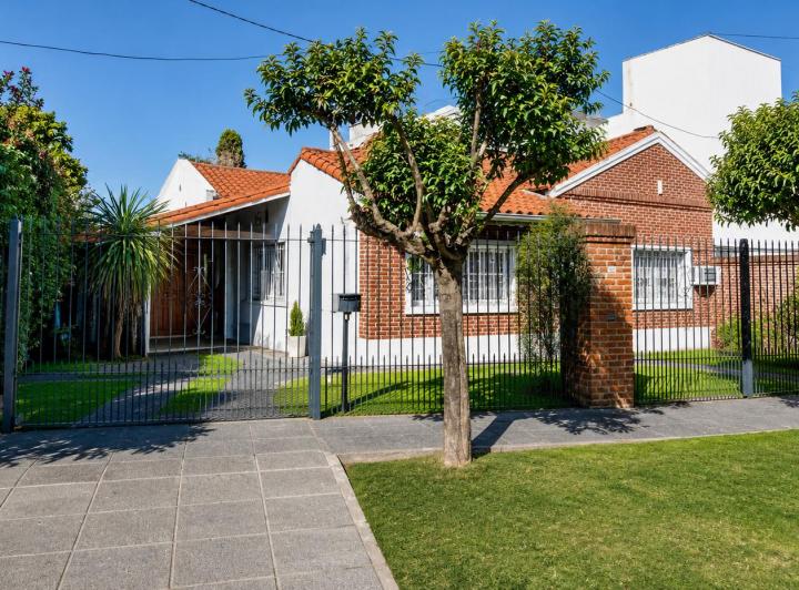 Casa · 219m² · 5 Ambientes · 4 Cocheras