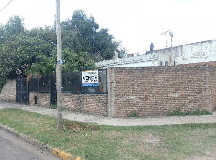 Casa · 80m² · 3 Ambientes · 4 Cocheras