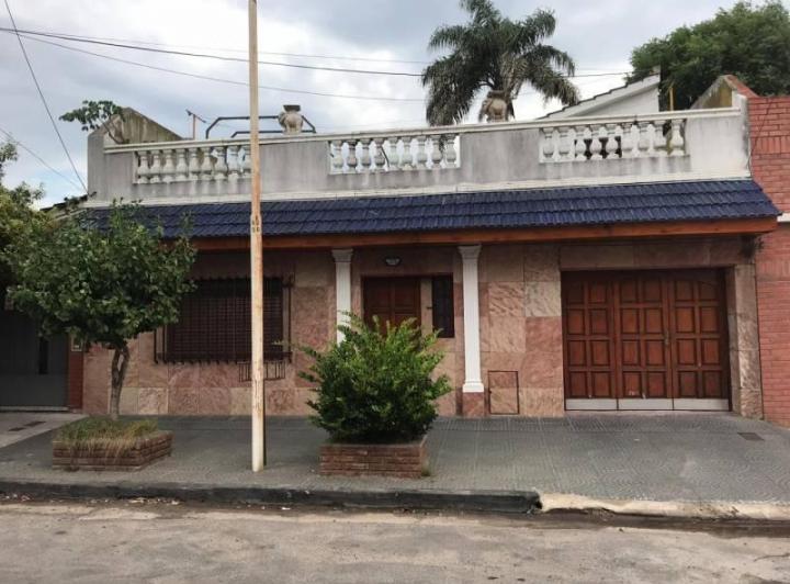 Casa · 200m² · 3 Dormitorios · 1 Cochera