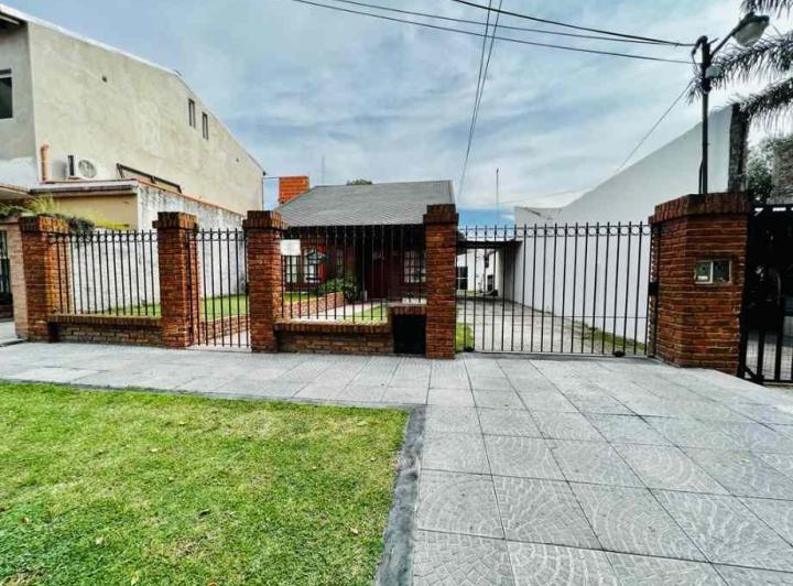 Casa · 110m² · 4 Ambientes · 2 Cocheras