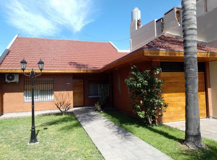 Casa · 180m² · 3 Ambientes · 2 Cocheras