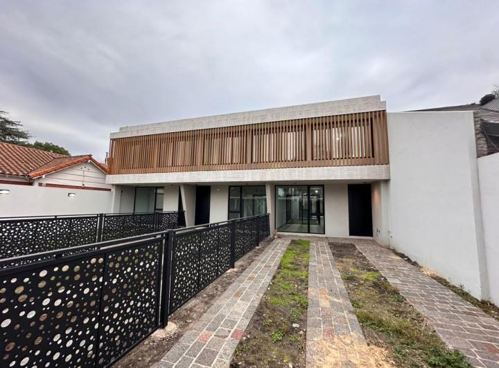 Casa · 155m² · 4 Ambientes · 1 Cochera