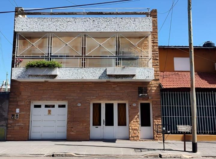 Casa · 200m² · 5 Ambientes · 1 Cochera