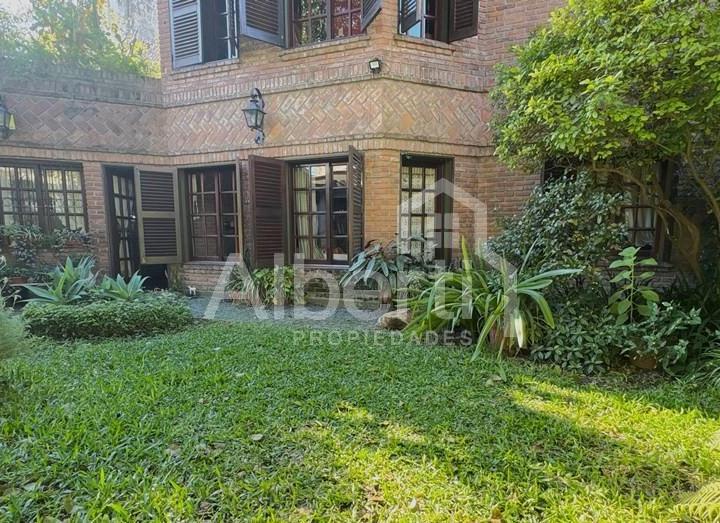 Casa · 205m² · 5 Ambientes · 1 Cochera