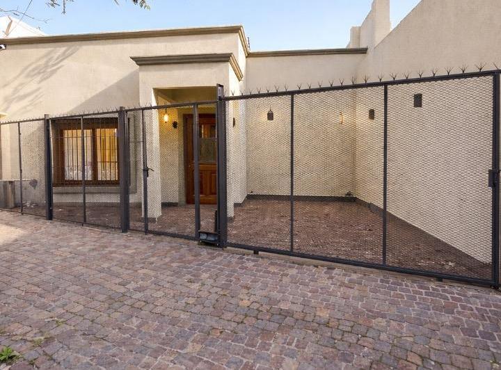 Casa · 140m² · 3 Ambientes · 1 Cochera