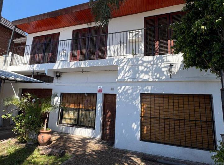 Casa · 211m² · 5 Ambientes · 3 Cocheras
