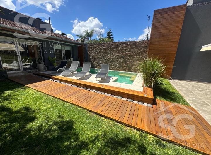 Casa · 250m² · 4 Ambientes · 1 Cochera