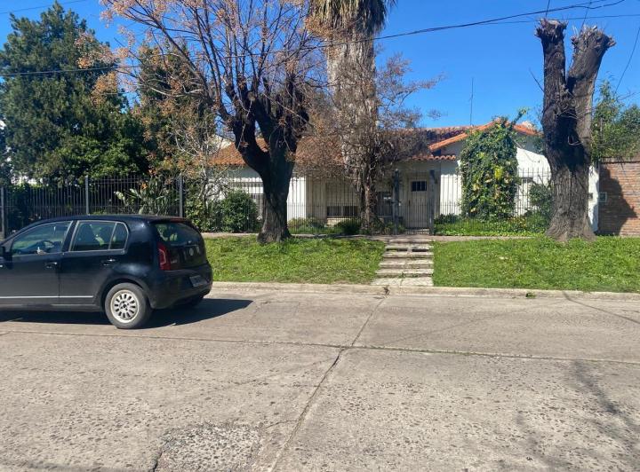 Casa · 300m² · 5 Ambientes · 1 Cochera