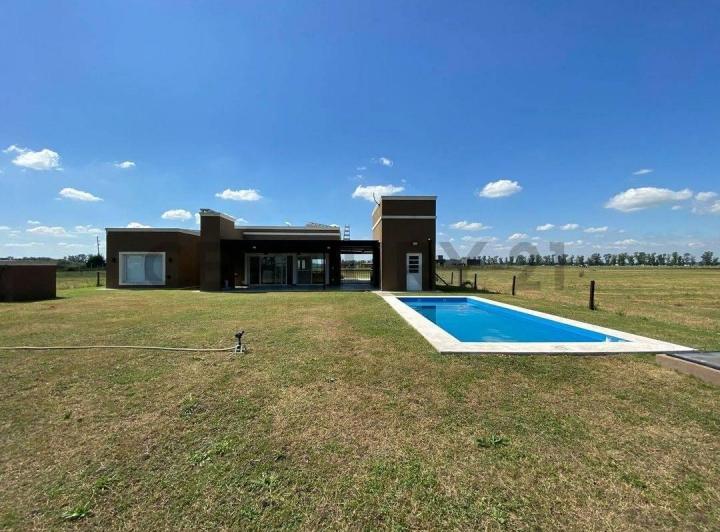 Casa · 221m² · 4 Ambientes · 2 Cocheras