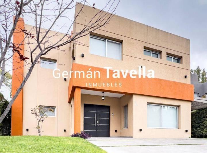 Casa · 232m² · 5 Ambientes · 2 Cocheras