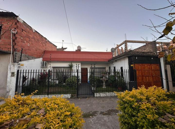 Casa · 195m² · 4 Ambientes · 2 Cocheras