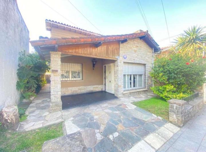 Casa · 160m² · 4 Ambientes · 2 Cocheras