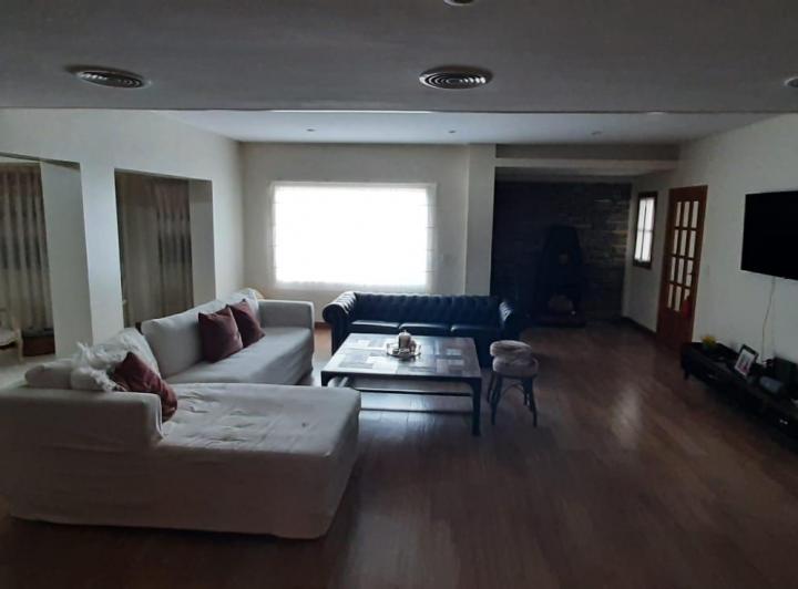 Casa · 300m² · 6 Ambientes · 5 Cocheras