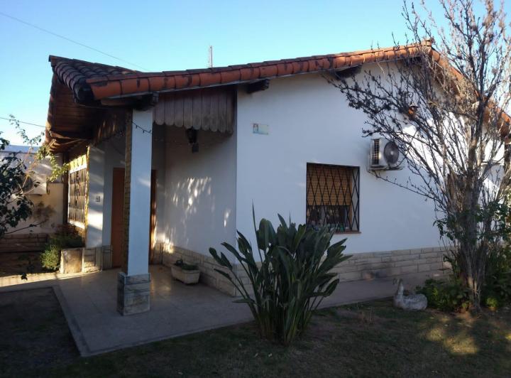 Casa · 200m² · 5 Ambientes · 4 Cocheras