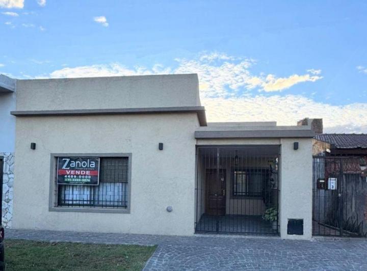 Casa · 82m² · 3 Ambientes · 1 Cochera
