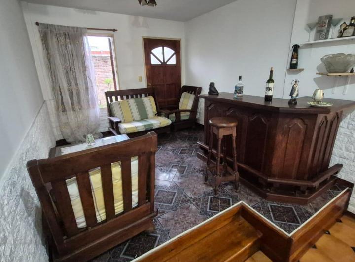 Casa · 185m² · 8 Ambientes · 1 Cochera
