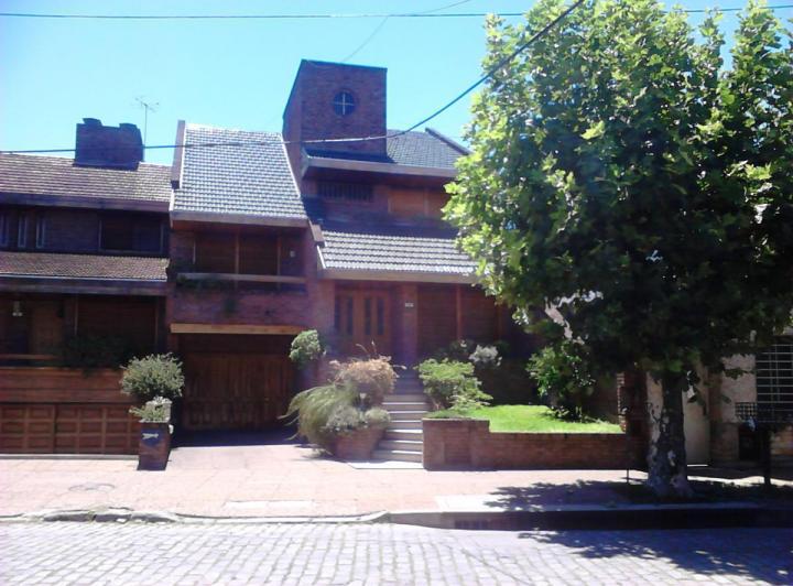 Casa · 420m² · 4 Ambientes · 1 Cochera
