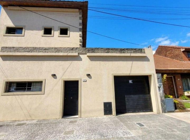 Casa · 148m² · 4 Ambientes · 2 Cocheras