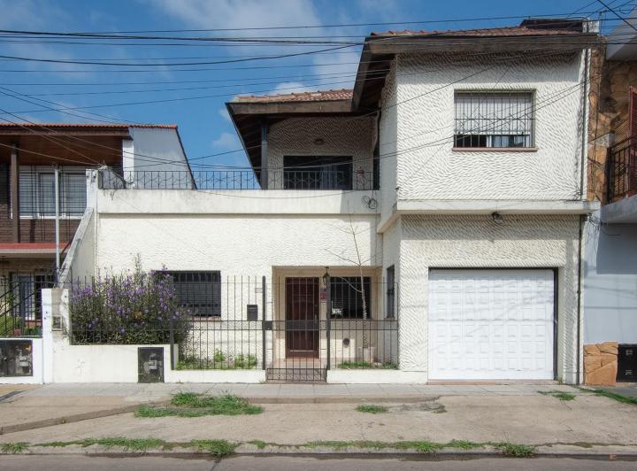 Casa · 200m² · 4 Ambientes · 1 Cochera