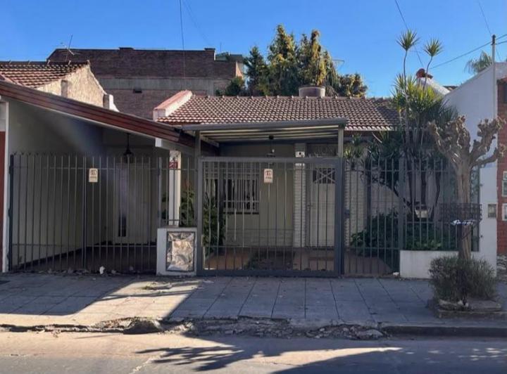 Casa · 82m² · 4 Ambientes · 2 Cocheras