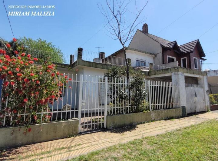 Casa · 200m² · 3 Ambientes · 1 Cochera