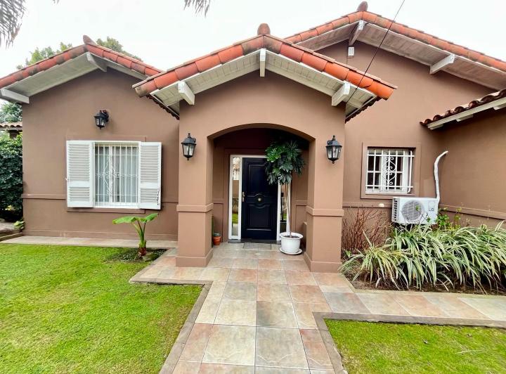 Casa · 200m² · 5 Ambientes · 3 Cocheras