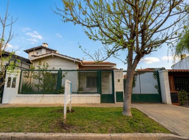 Casa · 120m² · 4 Ambientes · 2 Cocheras