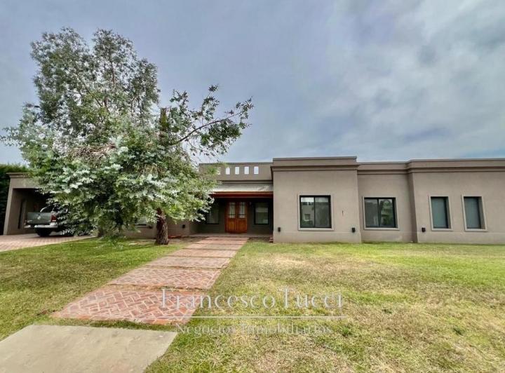 Casa · 190m² · 5 Ambientes · 2 Cocheras