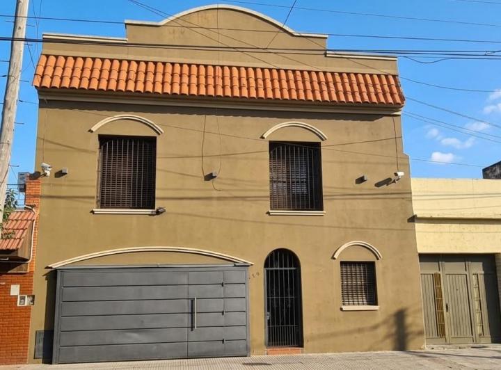 Casa · 170m² · 4 Ambientes · 2 Cocheras