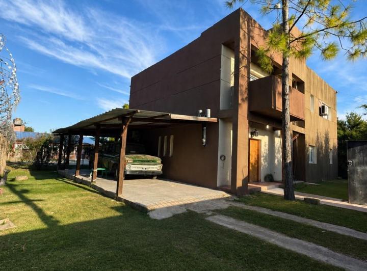 Casa · 190m² · 4 Ambientes · 1 Cochera