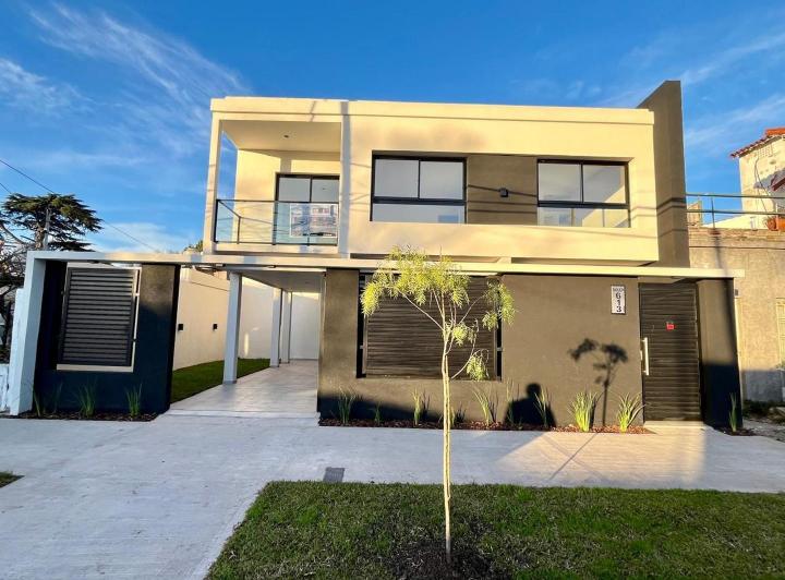 Casa · 140m² · 3 Ambientes · 2 Cocheras