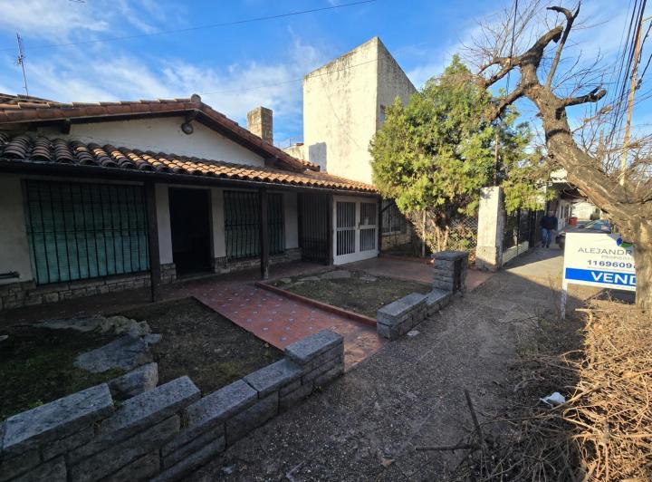 Casa · 110m² · 4 Ambientes · 3 Cocheras