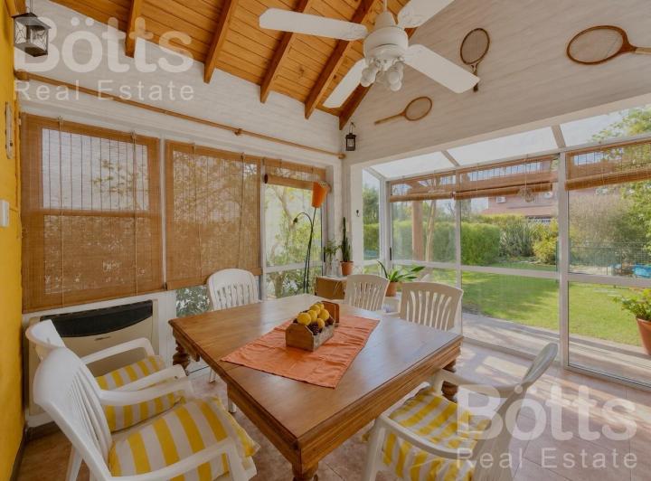 Casa · 140m² · 5 Ambientes · 1 Cochera