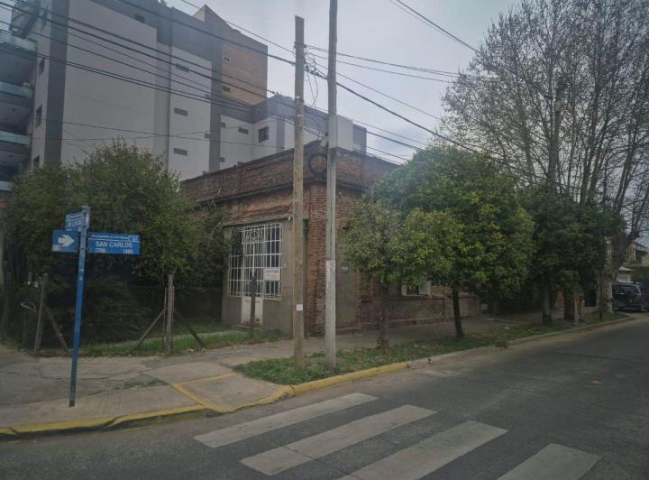 Casa · 220m² · 5 Ambientes · 4 Cocheras